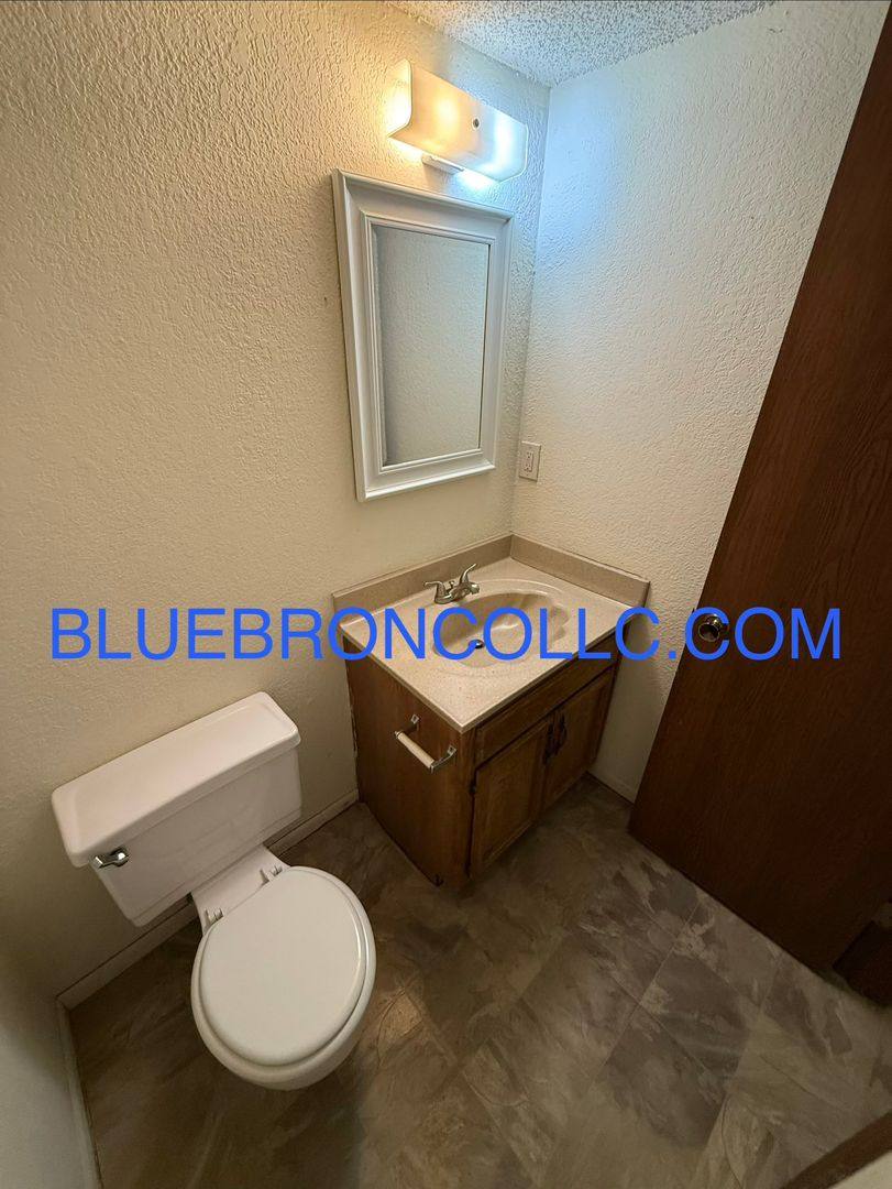 Townhouse for rent at 111 SW Oxford Place, Lees Summit, MO 64063