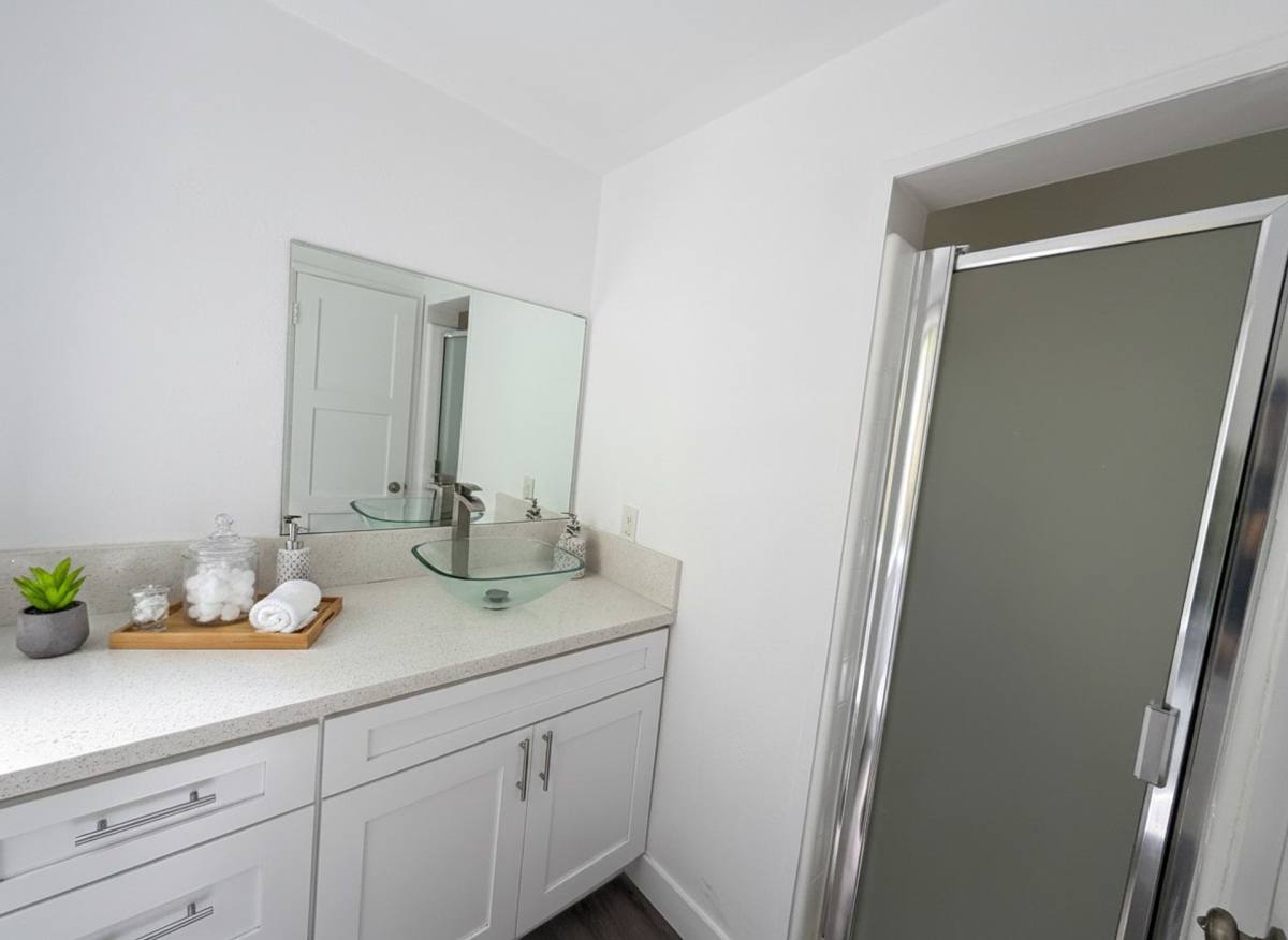 Apartment for rent at 1245 N Laurel Ave, Los Angeles, CA 90046