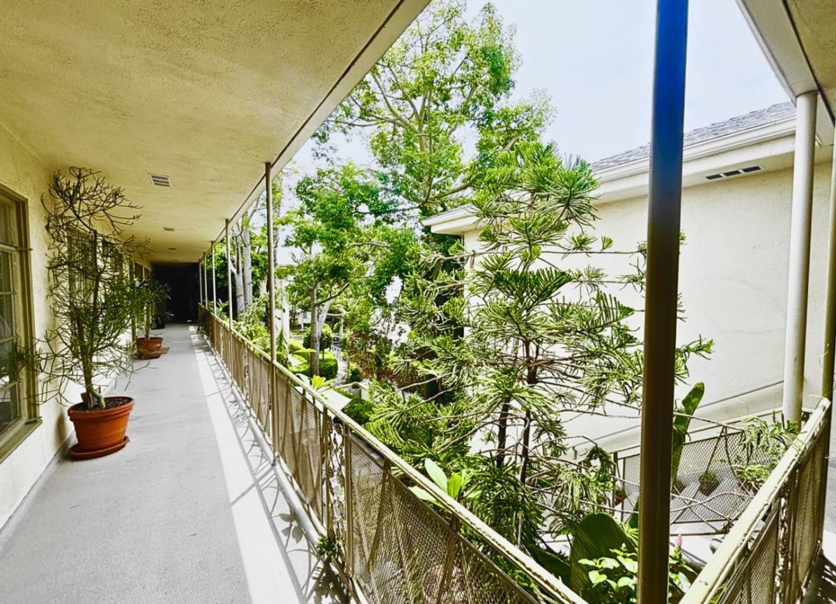 Apartment for rent at 1245 N Laurel Ave, Los Angeles, CA 90046