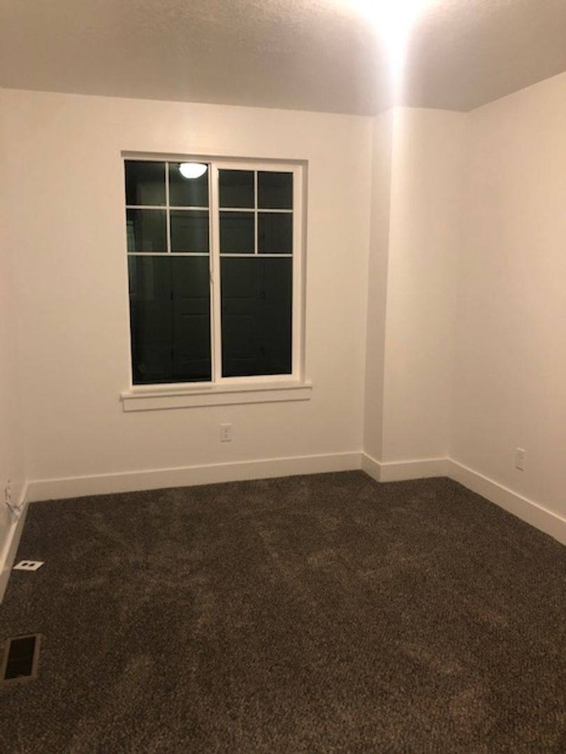 Townhouse for rent at 402 W 100 S, Providence, UT 84332