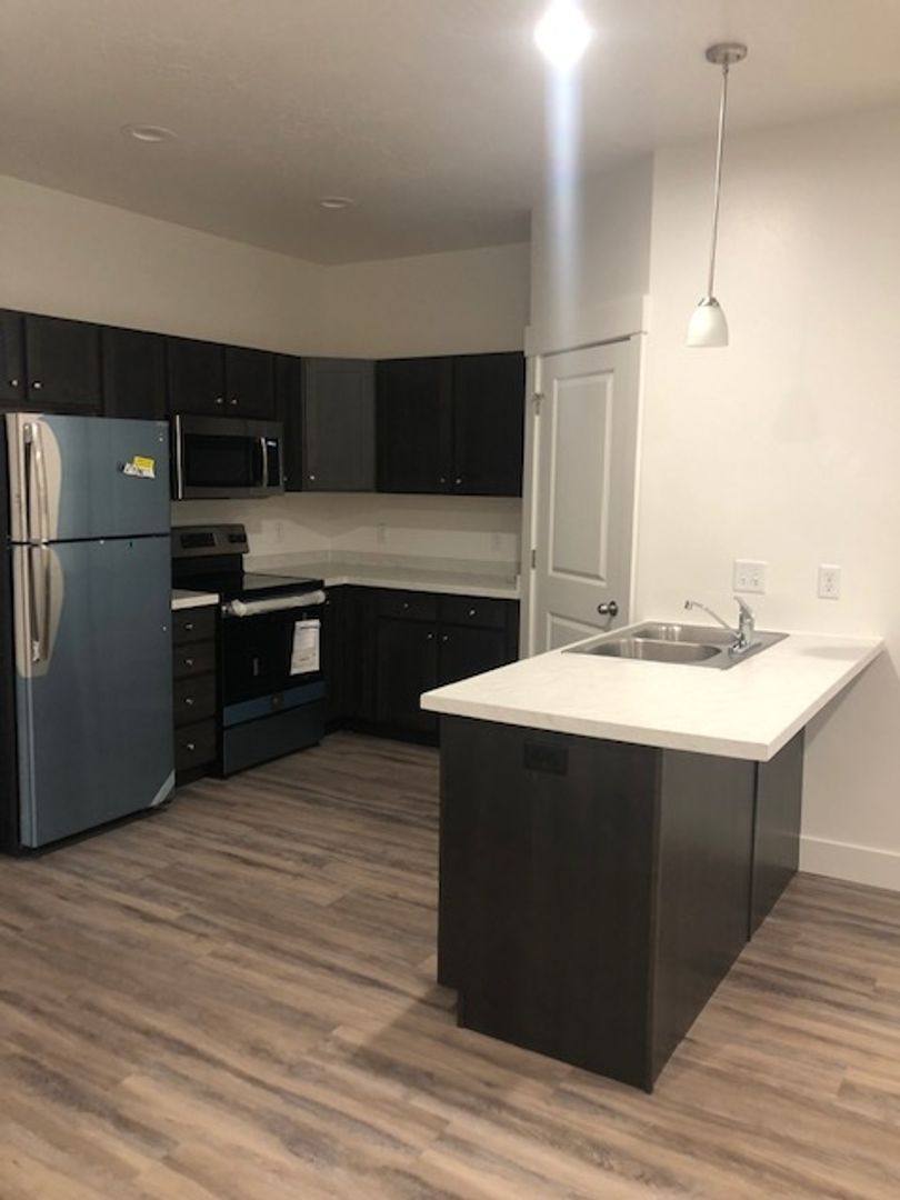 Townhouse for rent at 402 W 100 S, Providence, UT 84332