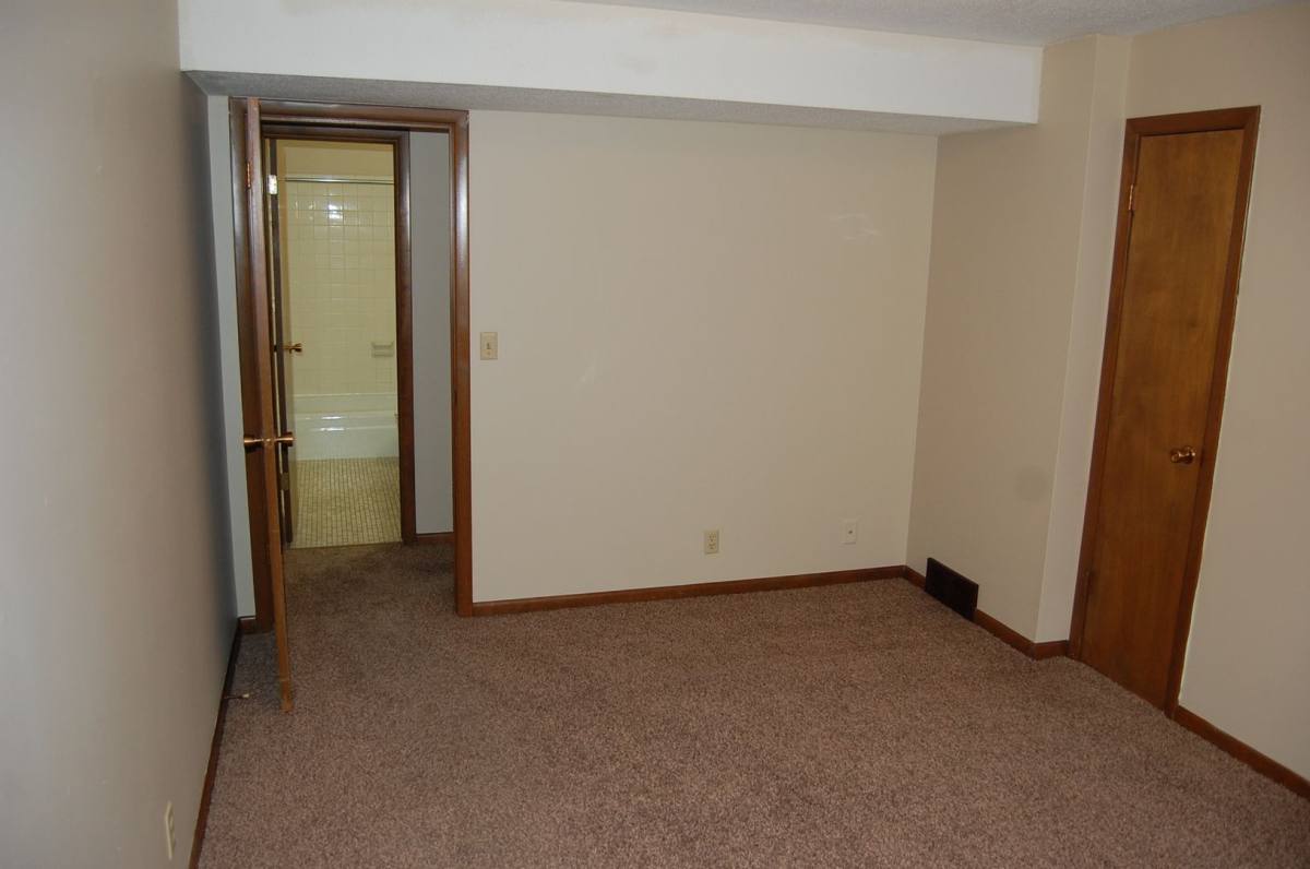 Apartment for rent at 411 N 57th St, Lincoln, NE 68505