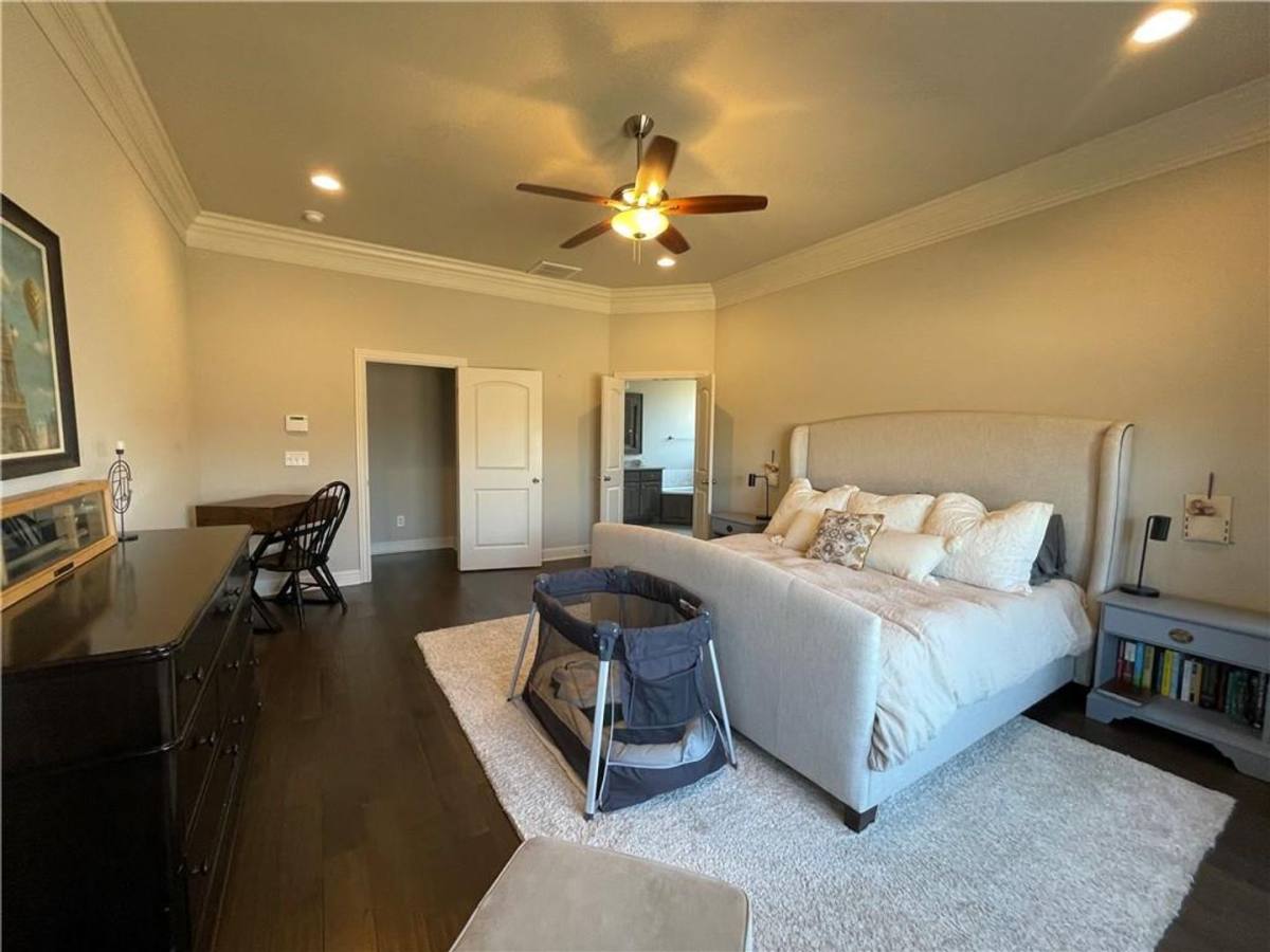 House for rent at 1404 SW Madison St, Bella Vista, AR 72715