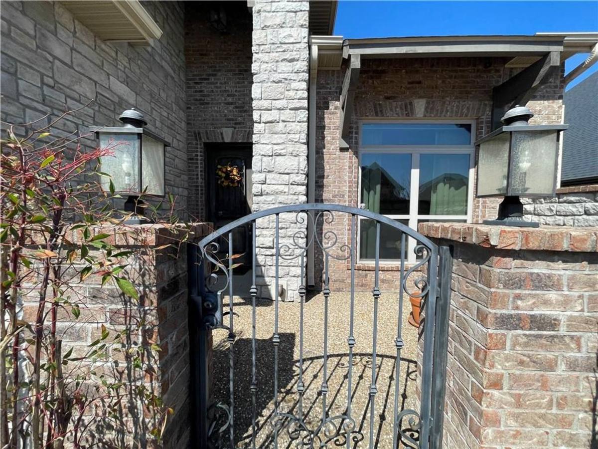 House for rent at 1404 SW Madison St, Bella Vista, AR 72715