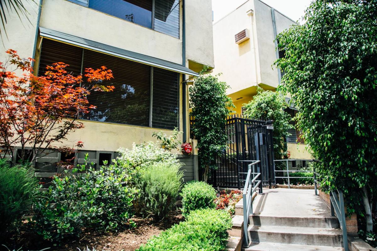 Apartment for rent at 1031-1037 N Ogden Dr, Los Angeles, CA 90046