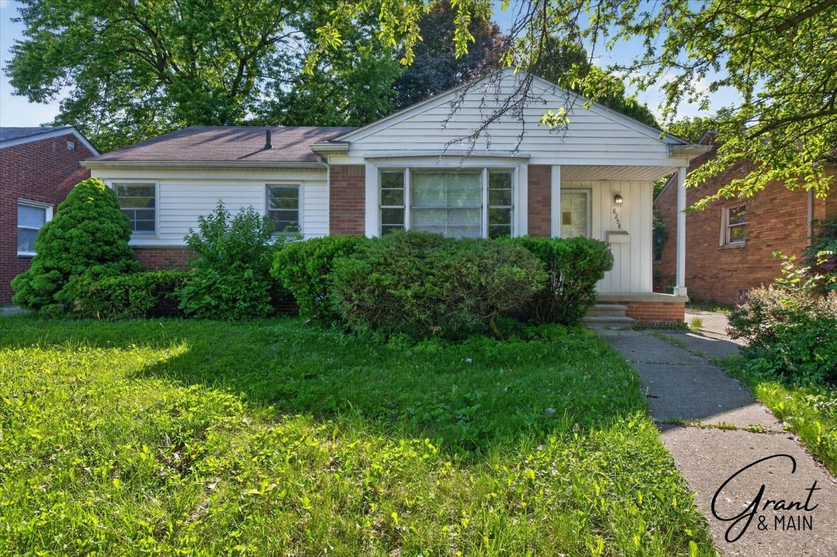House for rent at 8254 W Parkway, Redford, MI 48239