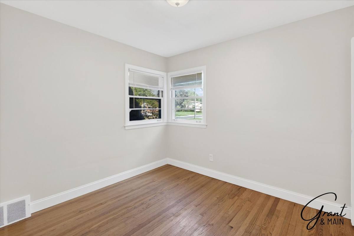 House for rent at 8254 W Parkway, Redford, MI 48239
