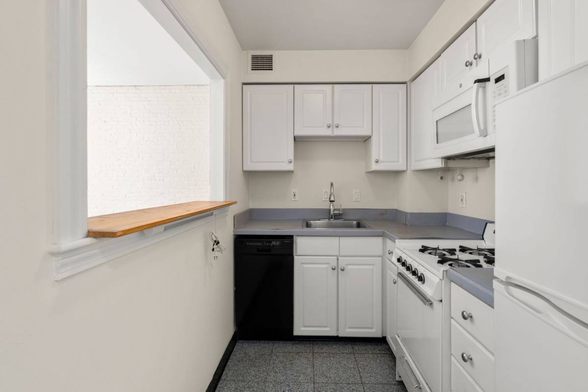 Apartment for rent at 21 Bowdoin St #2C, Boston, MA 02114