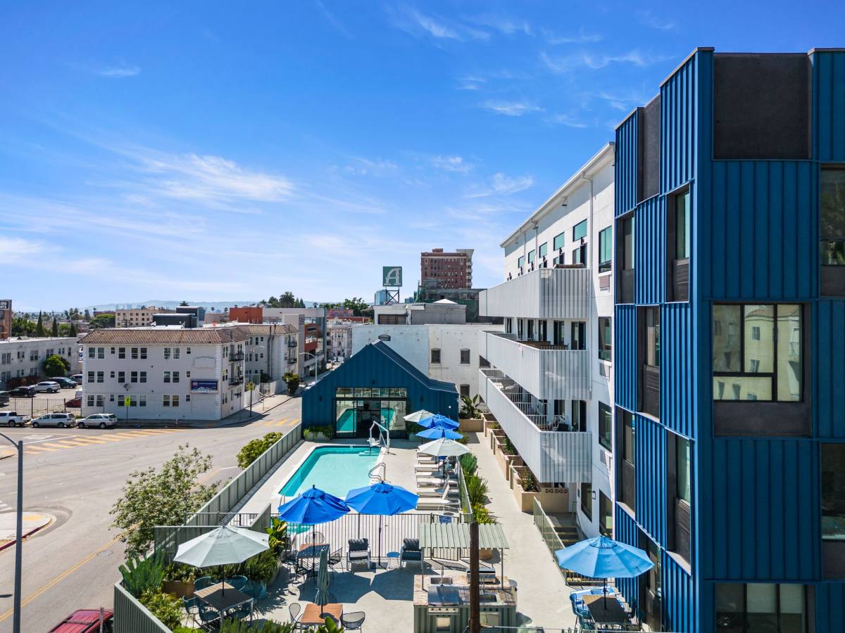 Apartment for rent at 751 Valencia St, Los Angeles, CA 90017