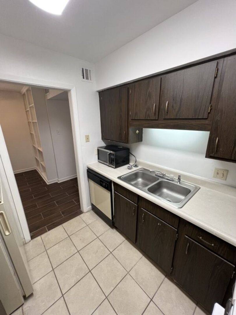 Apartment for rent at 4547 Alvin Dark, Baton Rouge, LA 70820