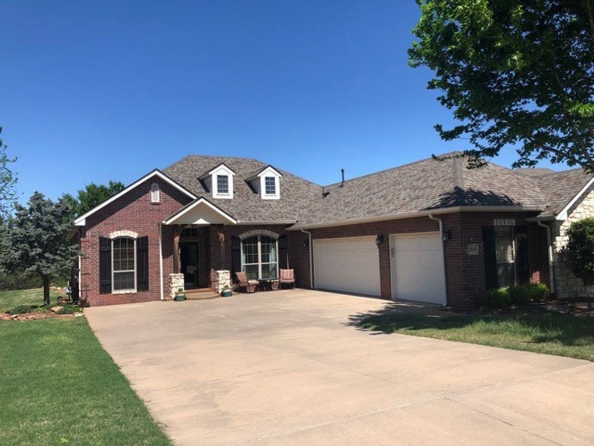 House for rent at 3209 Songwood Dr, Edmond, OK 73003