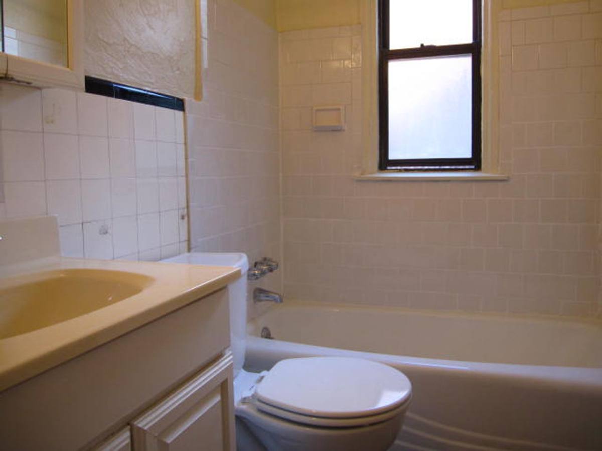 Apartment for rent at 131 Edgewood Ave, Pittsburgh, PA 15218