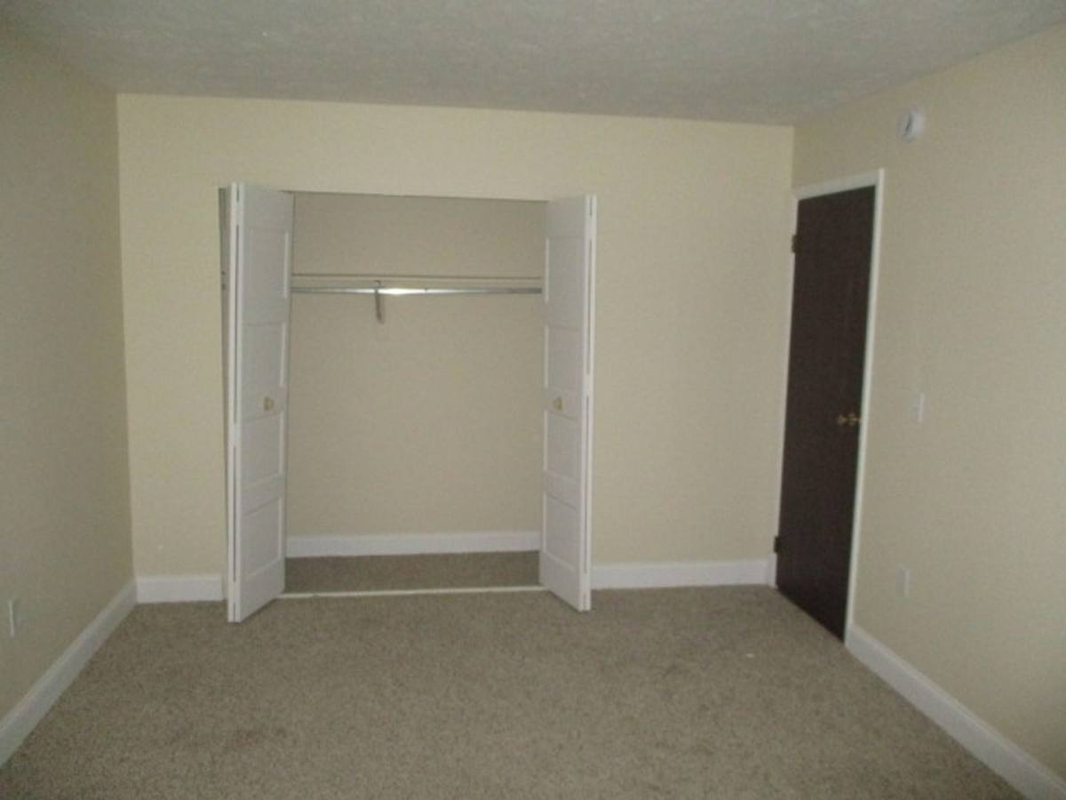 Apartment for rent at 900 Kris Dr, Coraopolis, PA 15108