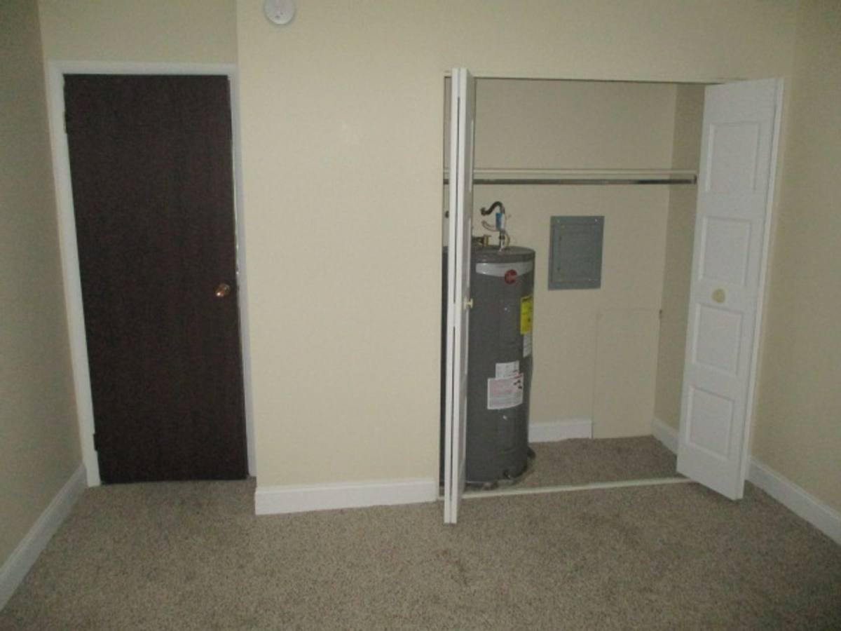 Apartment for rent at 900 Kris Dr, Coraopolis, PA 15108