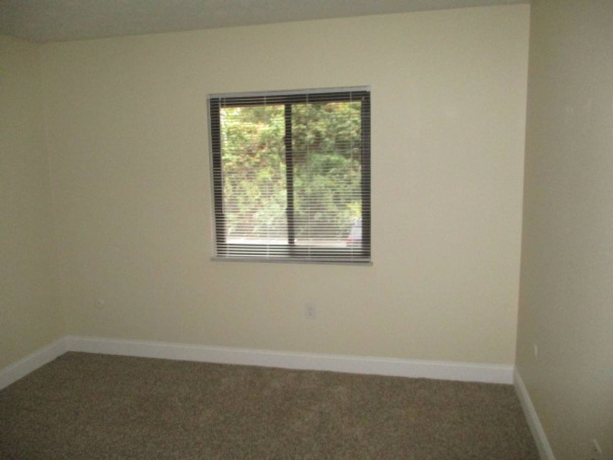 Apartment for rent at 900 Kris Dr, Coraopolis, PA 15108