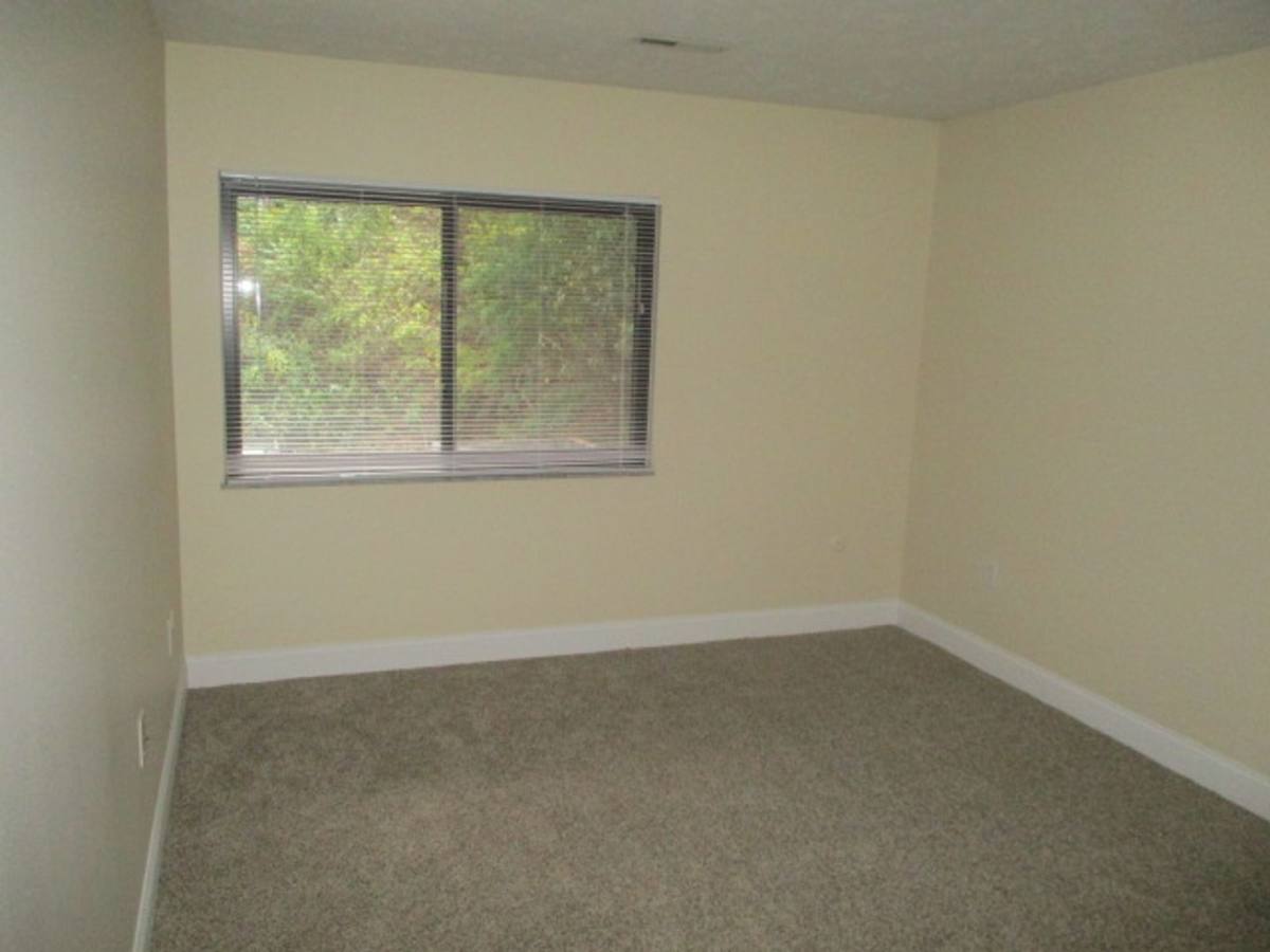 Apartment for rent at 900 Kris Dr, Coraopolis, PA 15108