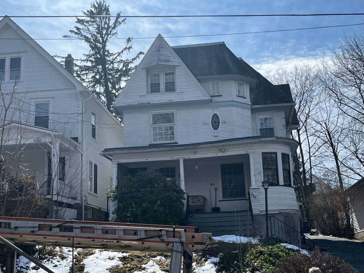 Apartment for rent at 940 Woodlawn St, Scranton, PA 18509