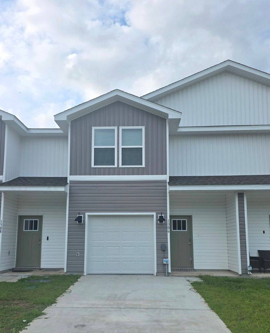 Townhouse for rent at 1306 Leeway Dr, Pensacola, FL 32507