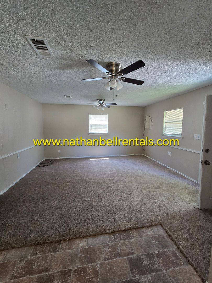 House for rent at 1480 10th St NE, Paris, TX 75460