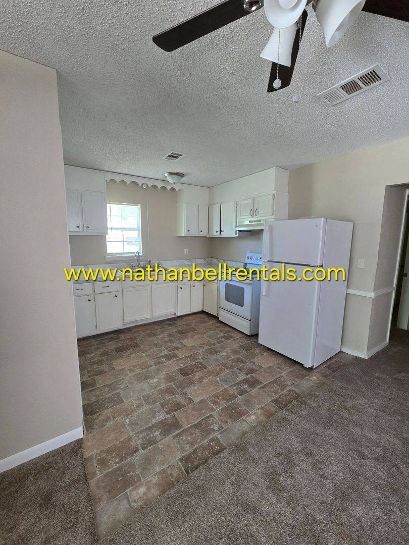 House for rent at 1480 10th St NE, Paris, TX 75460