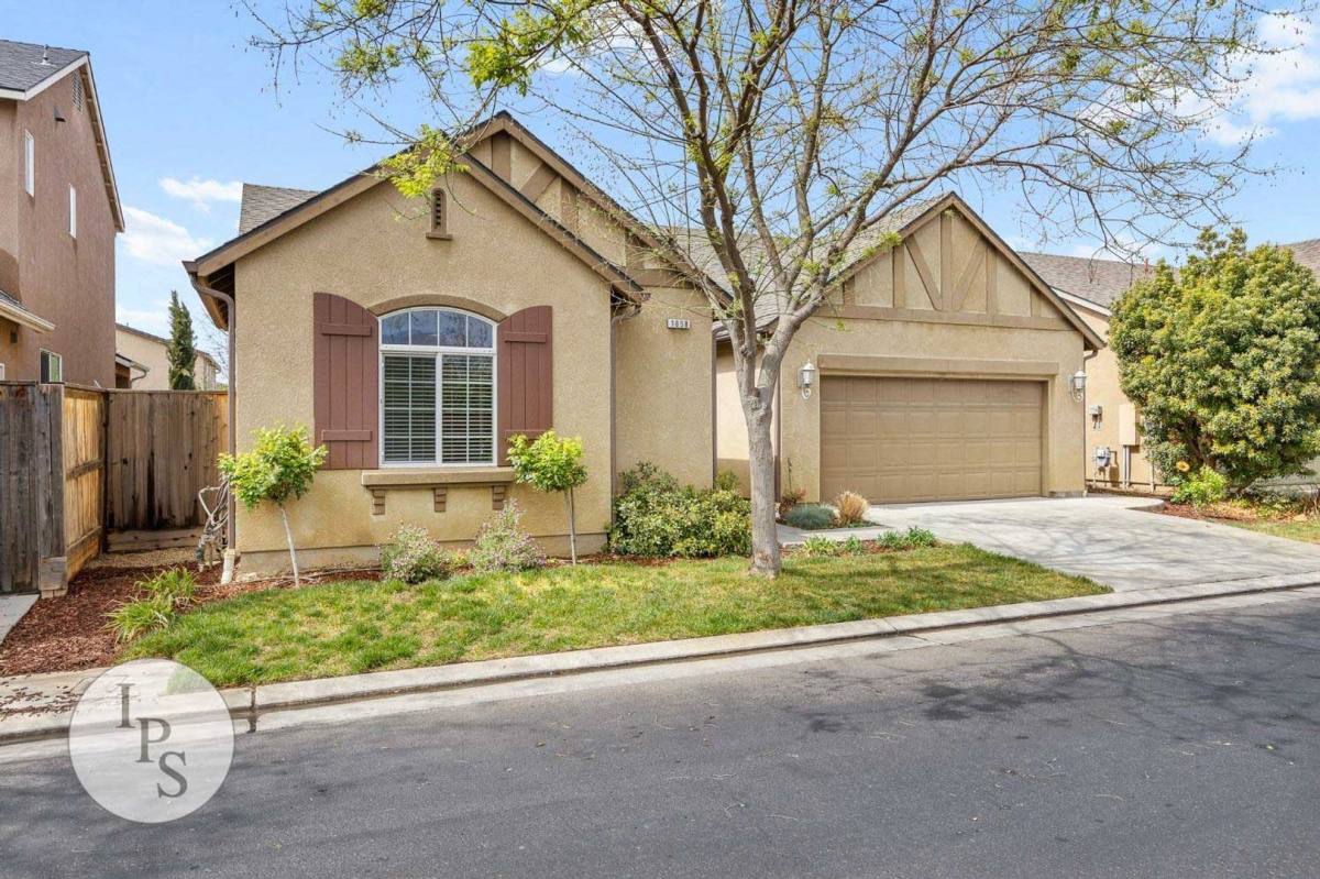 House for rent at 1668 N McPherson Lane, Clovis, CA 93619