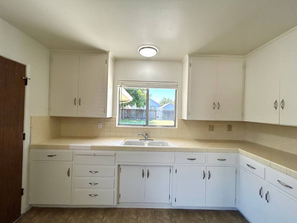 House for rent at 960 Suiter St, Hollister, CA 95023
