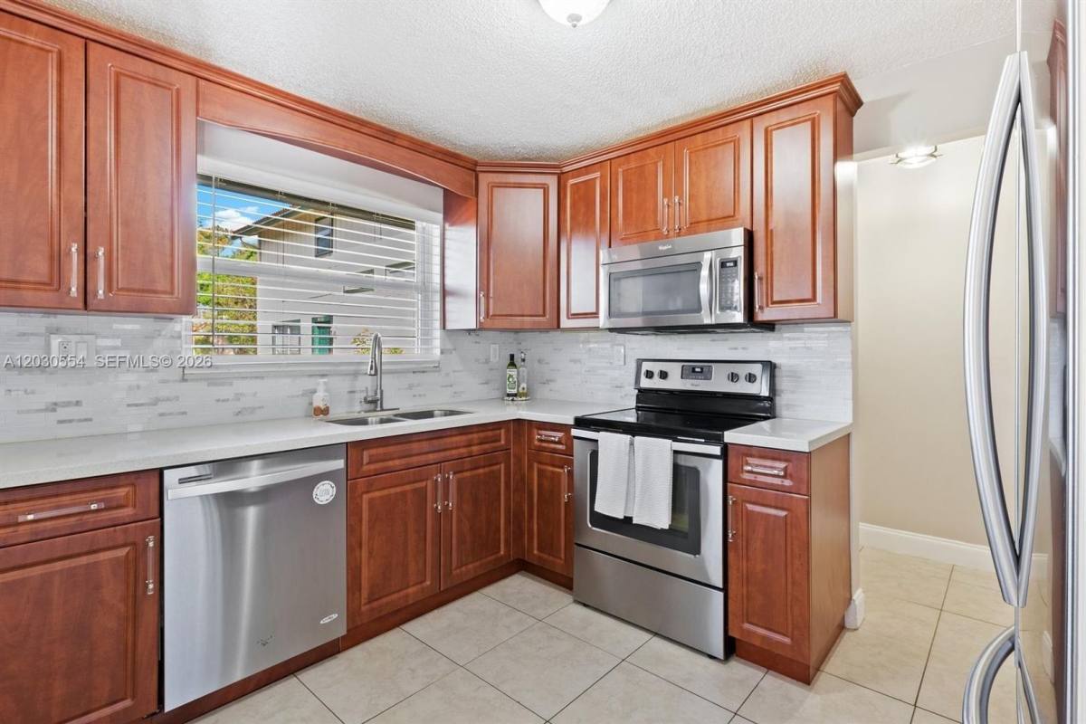 Townhouse for rent at 4119 Coral Springs Dr, Coral Springs, FL 33065