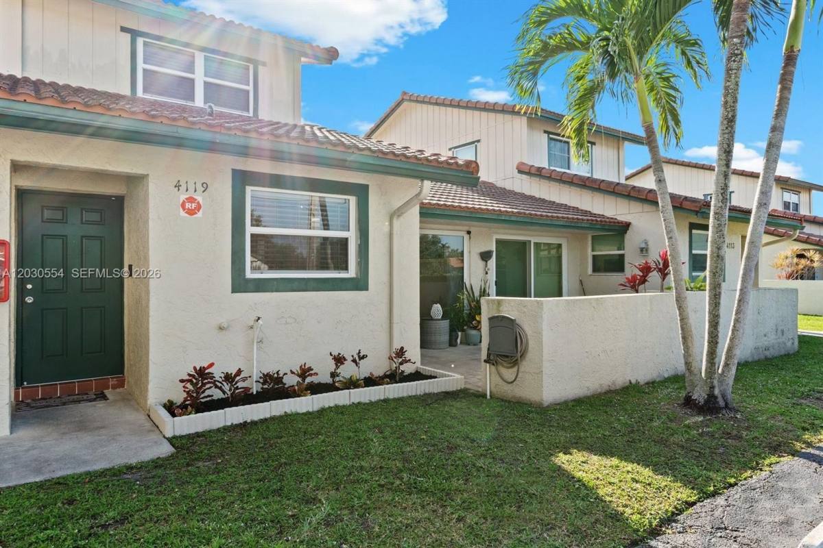 Townhouse for rent at 4119 Coral Springs Dr, Coral Springs, FL 33065