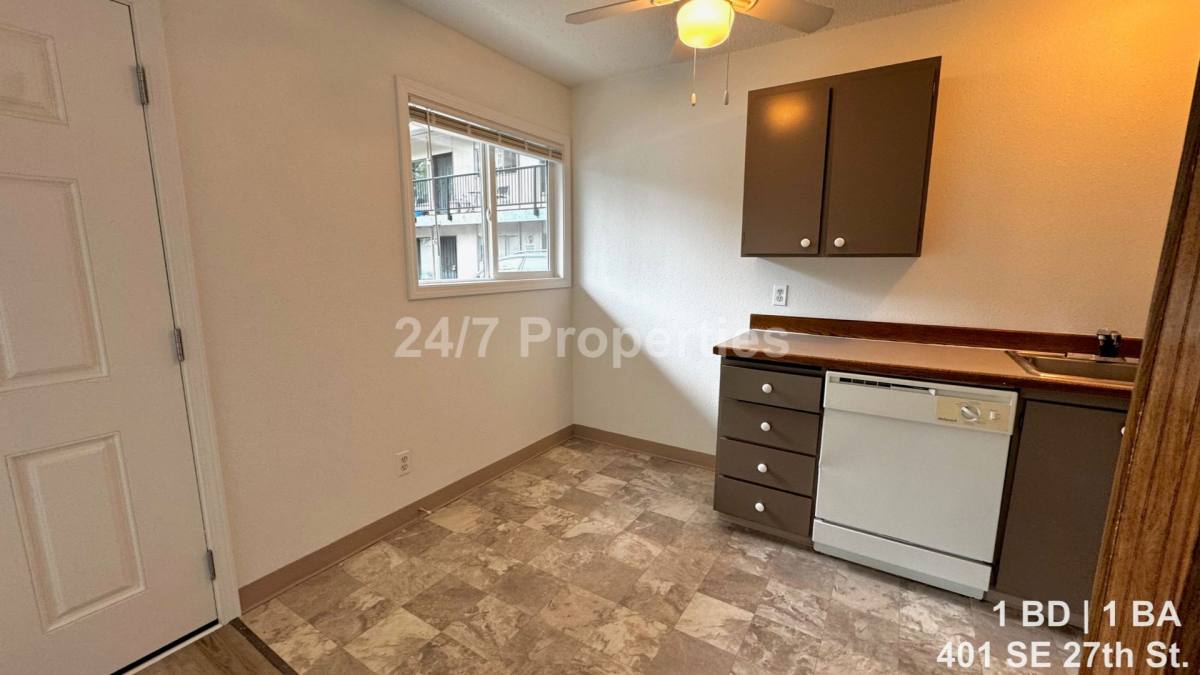 Apartment for rent at 401 SE 27th Ave, Portland, OR 97214