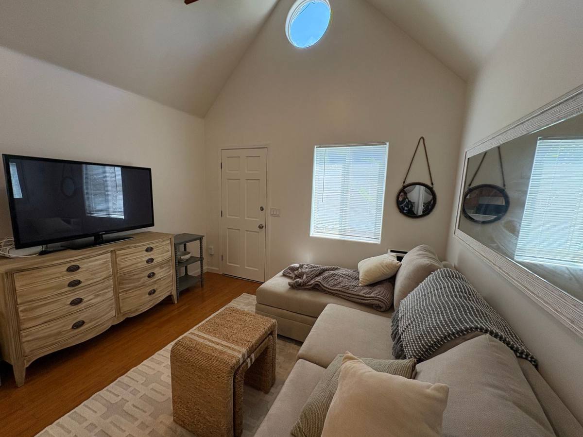 Apartment for rent at 215-221 Lolita St, Encinitas, CA 92024