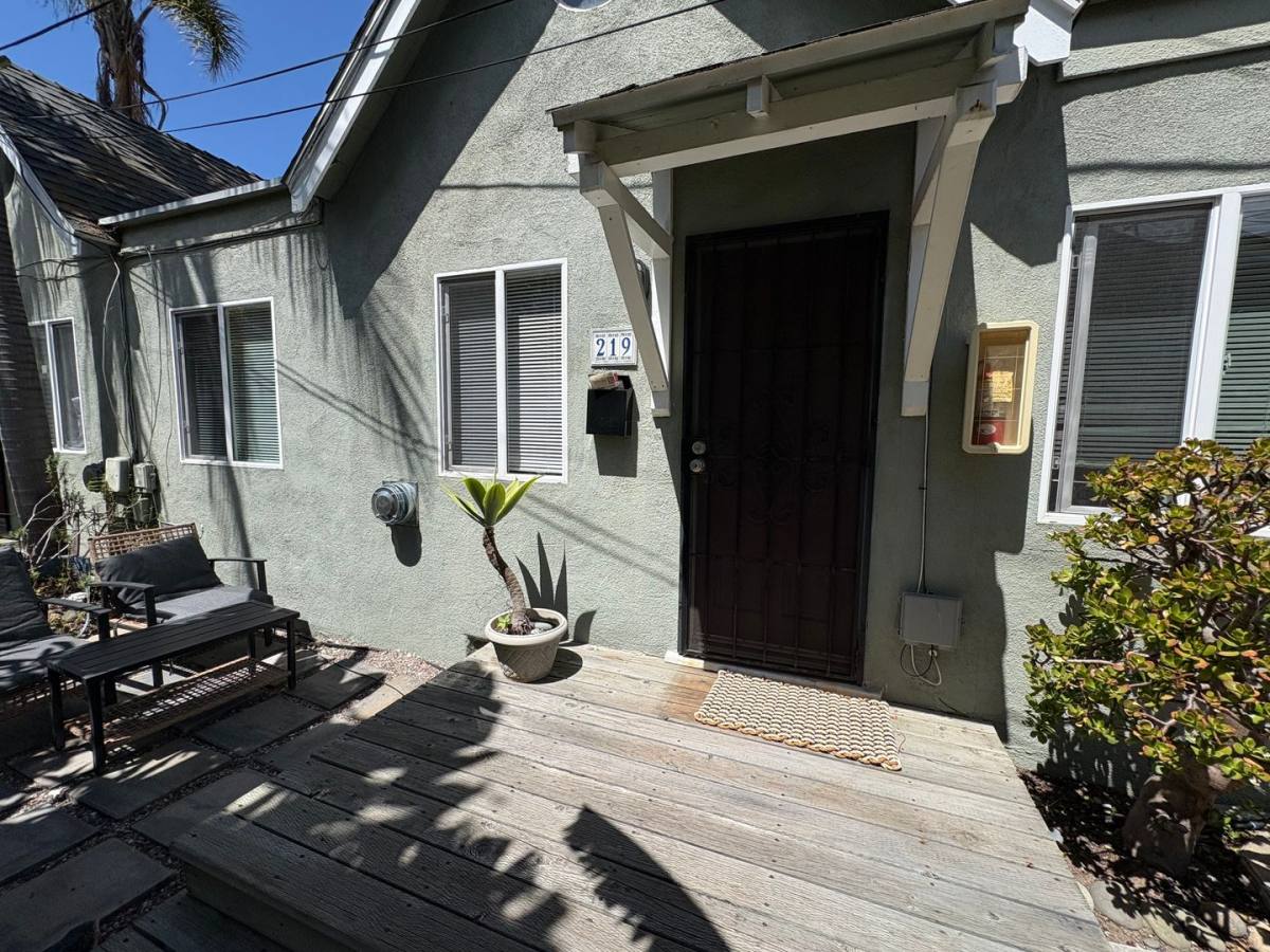 Apartment for rent at 215-221 Lolita St, Encinitas, CA 92024