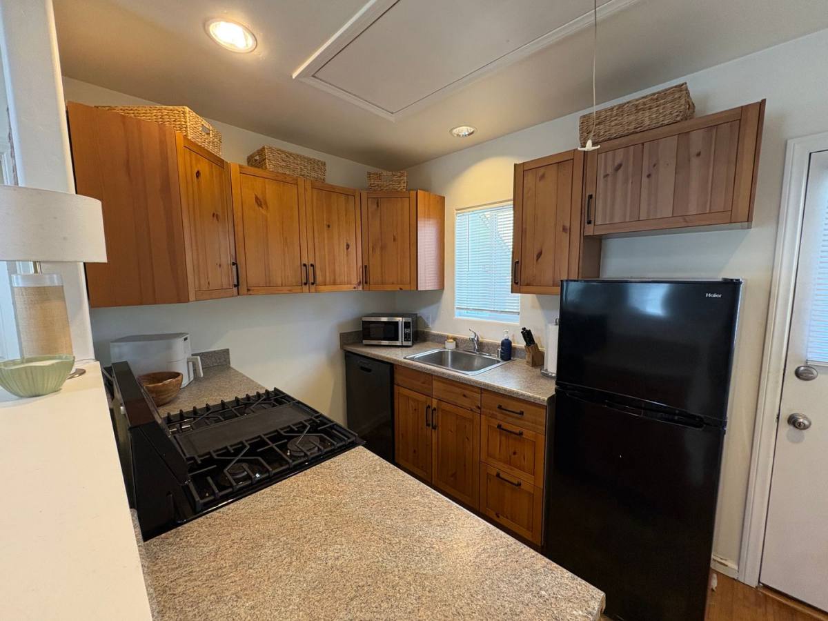 Apartment for rent at 215-221 Lolita St, Encinitas, CA 92024
