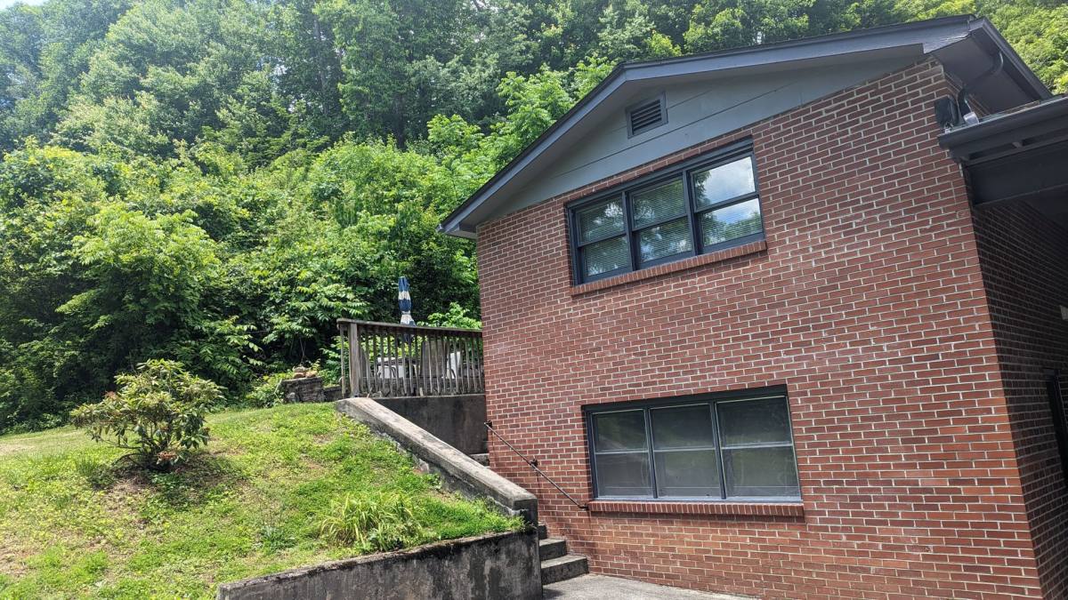 Apartment for rent at 107 Magnolia St, Sylva, NC 28779