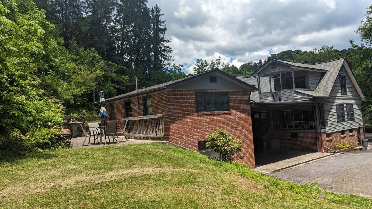 Apartment for rent at 107 Magnolia St, Sylva, NC 28779