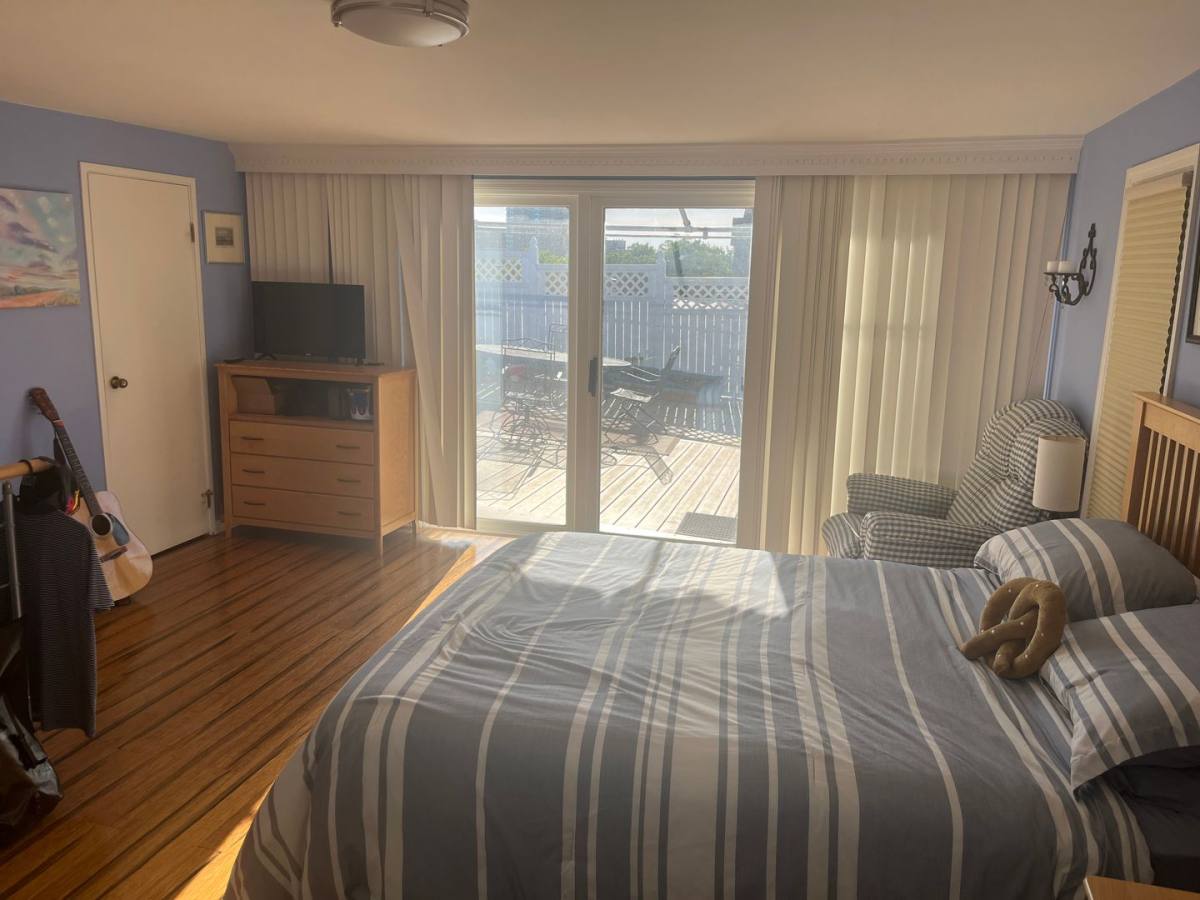 Apartment for rent at 1345 N Astor St, Milwaukee, WI 53202
