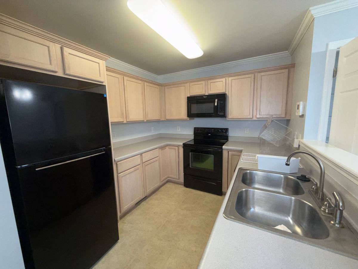 Townhouse for rent at 605 W Park Court, Winston Salem, NC 27103