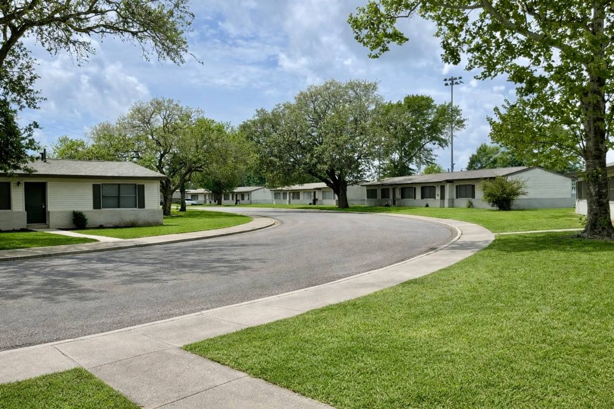 Apartment for rent at 400 Bower Dr, Bridge City, TX 77611