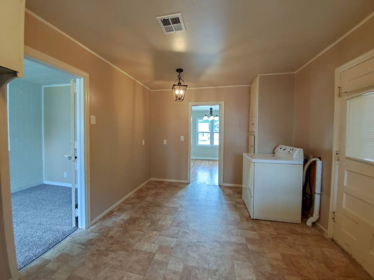 House for rent at 118 W Franklin St, Shawnee, OK 74804