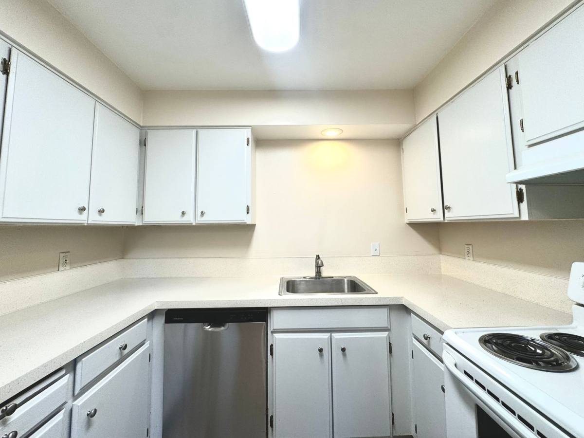 Apartment for rent at 10615 NE Weidler St, Portland, OR 97220