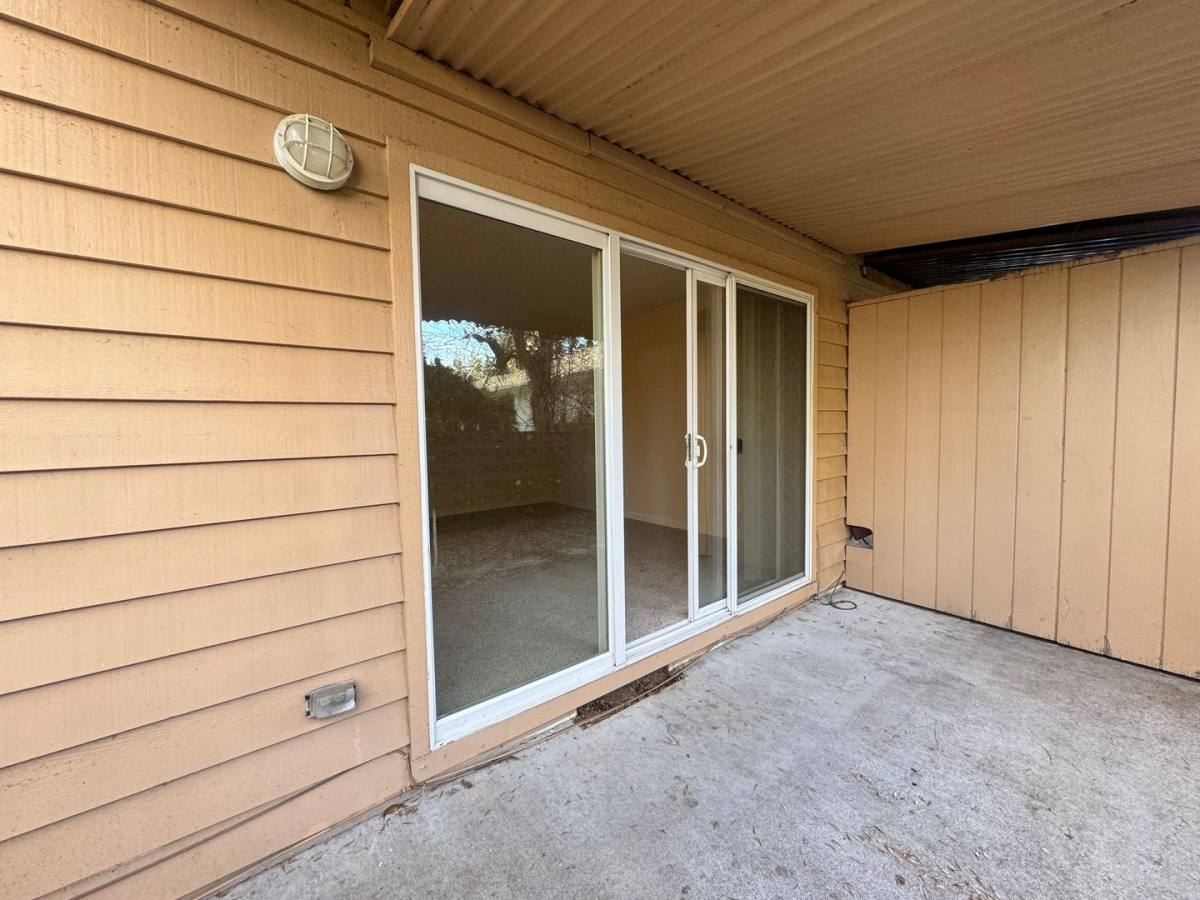 Apartment for rent at 10615 NE Weidler St, Portland, OR 97220