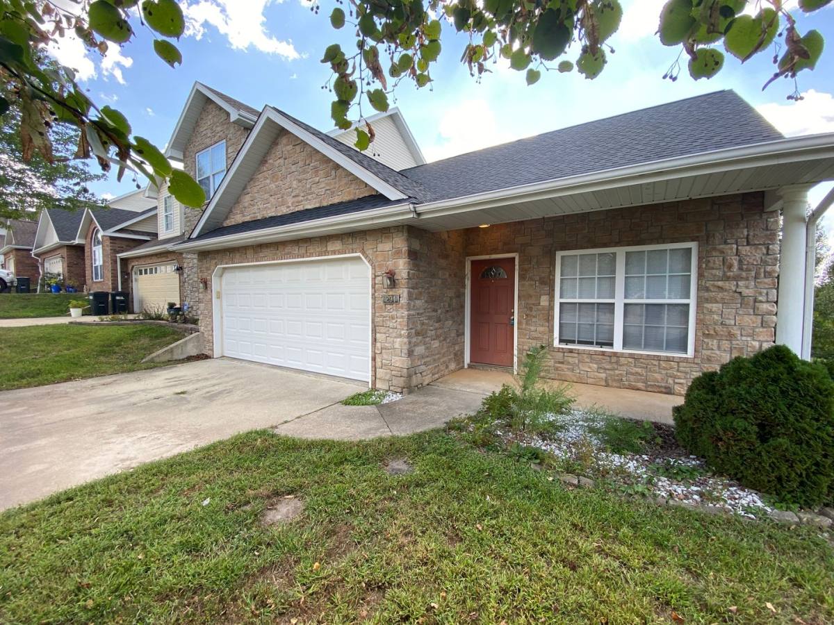 Condo for rent at 294 Carmel Valley, Saint Robert, MO 65584
