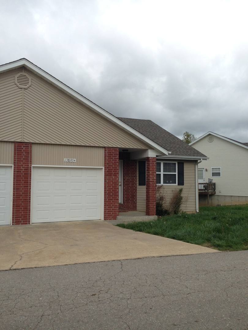 Townhouse for rent at 13895 A Trinity Cr, Saint Robert, MO 65584