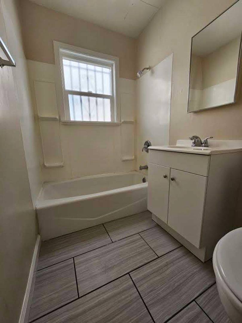 Apartment for rent at 1101 Elm Ave, Long Beach, CA 90813