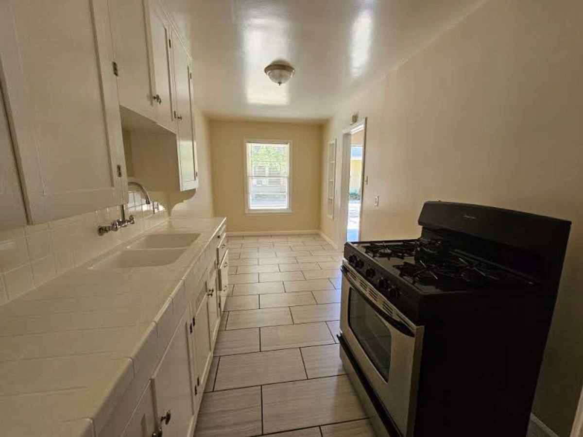 Apartment for rent at 1101 Elm Ave, Long Beach, CA 90813