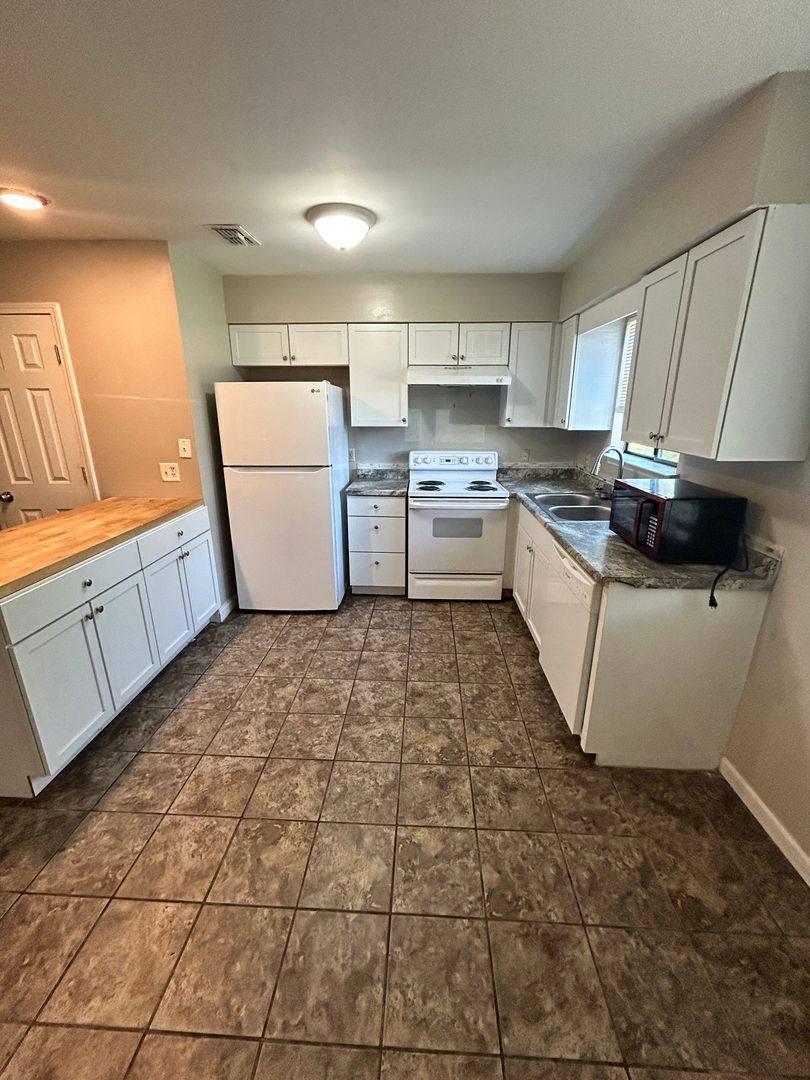 Townhouse for rent at 147 Cheri Lane, Panama City, FL 32404