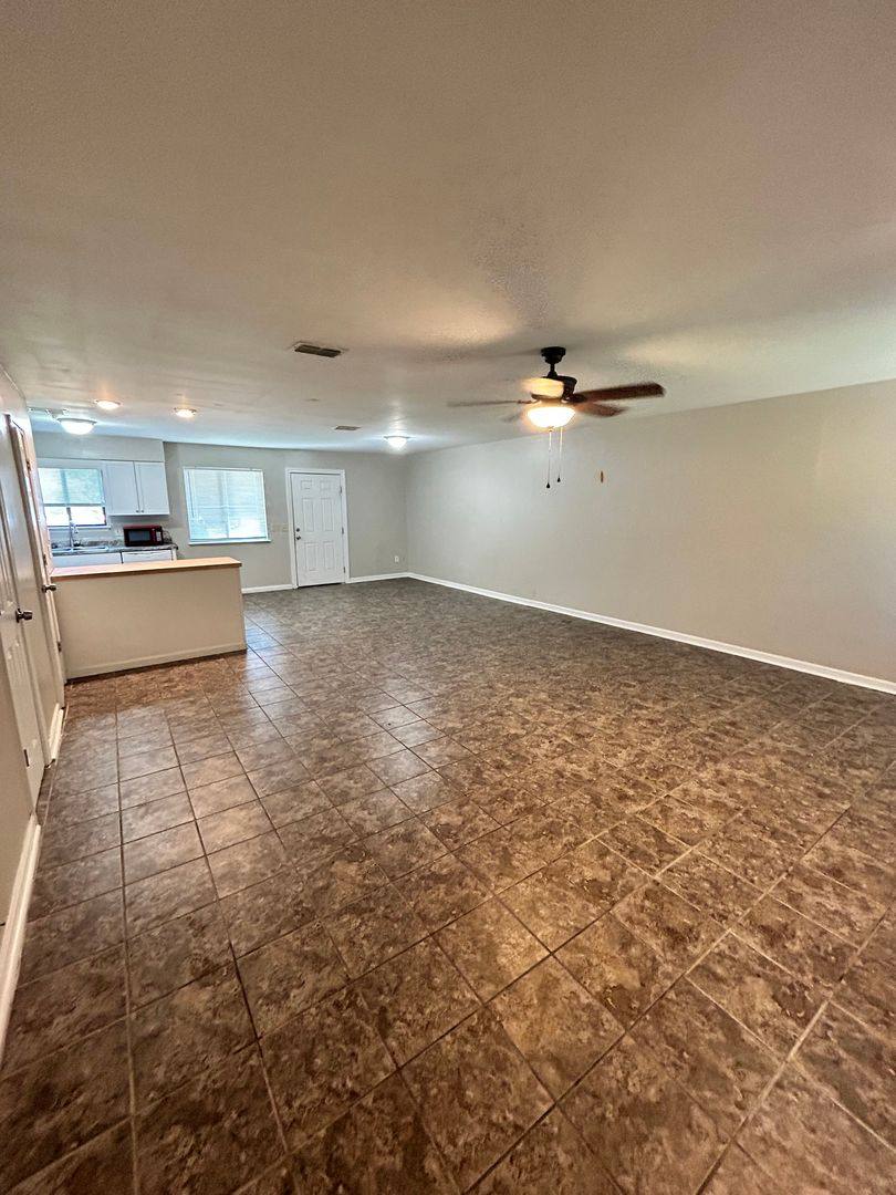 Townhouse for rent at 147 Cheri Lane, Panama City, FL 32404
