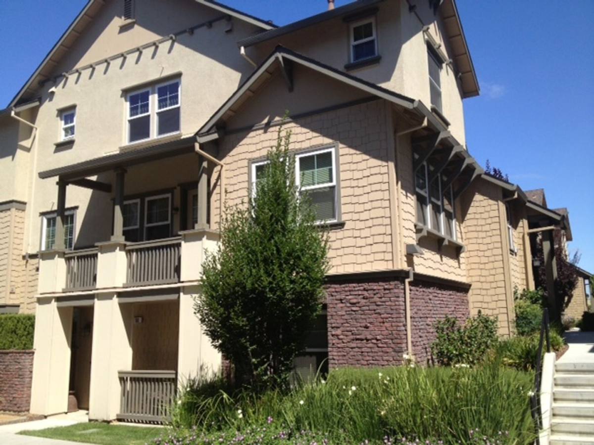 Townhouse for rent at 1930 Depot Dr, Livermore, CA 94550