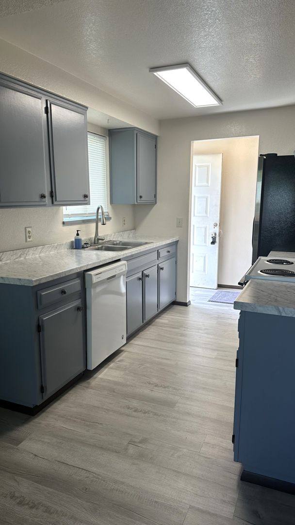 House for rent at 257 Kermanshah St, Roseburg, OR 97471