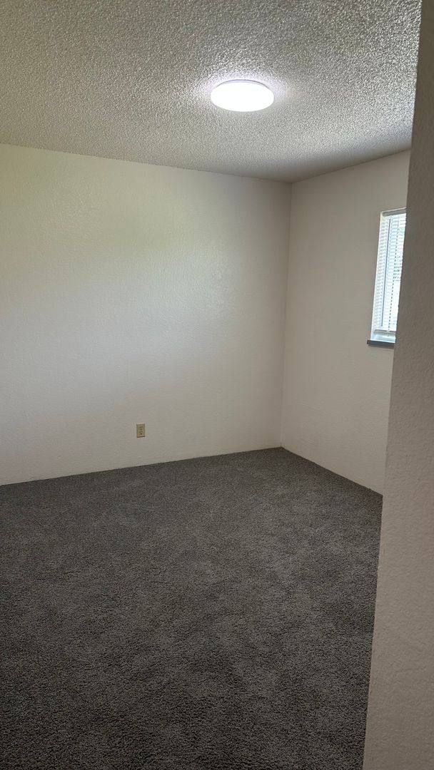 House for rent at 257 Kermanshah St, Roseburg, OR 97471