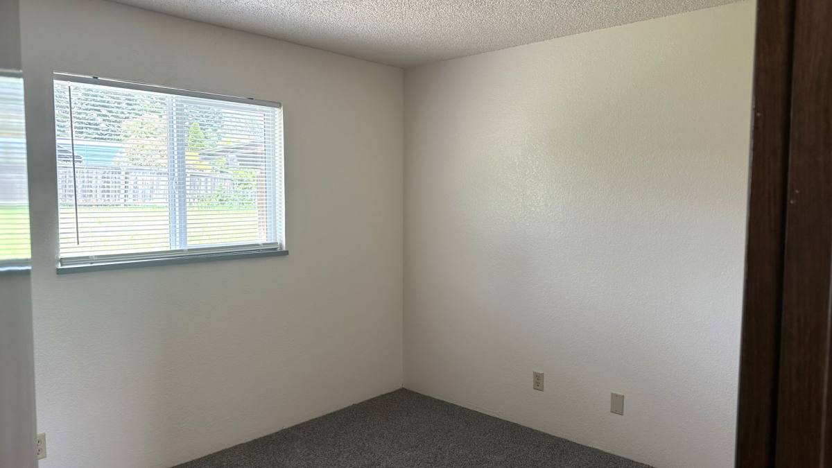 House for rent at 257 Kermanshah St, Roseburg, OR 97471